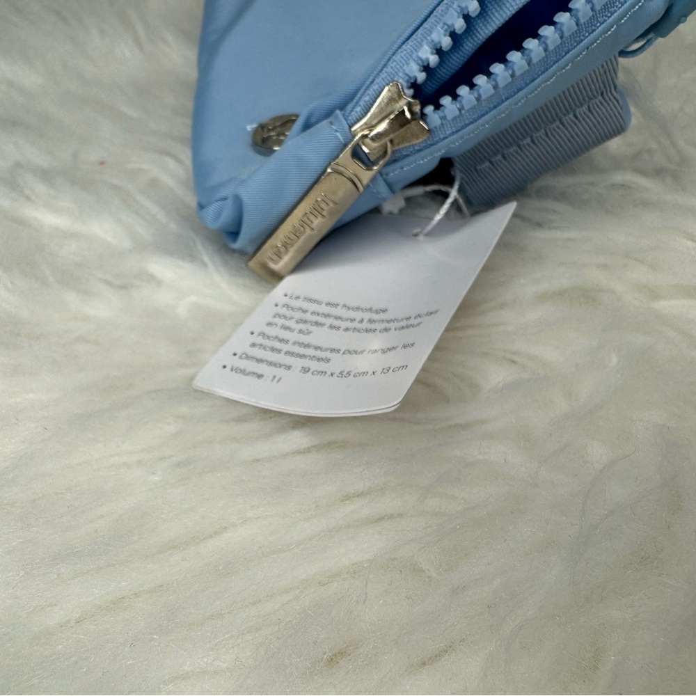 NWT Lululemon Everywhere Belt Bag Light Blue 1L - Picture 7 of 9